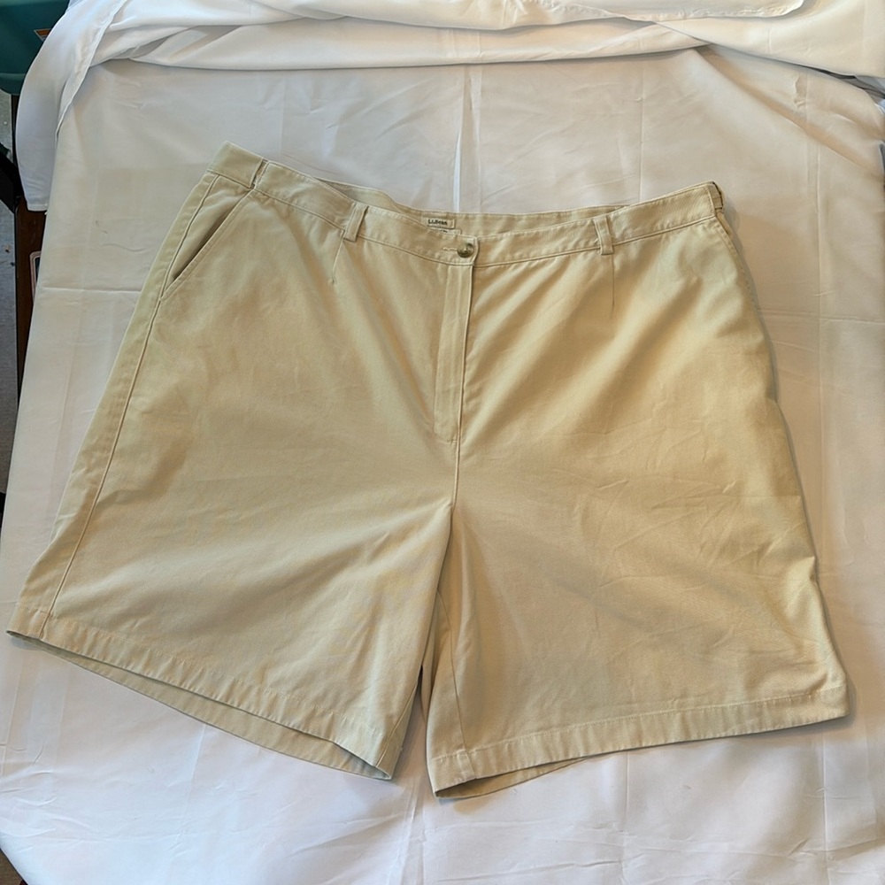 L.L. Bean Women's Expandable Waist Original Fit Chino Shorts, 24W, Style 276150